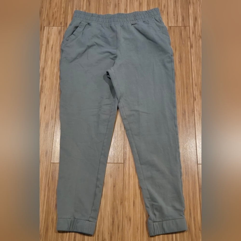 NWOT 32° Cool Casual Pants